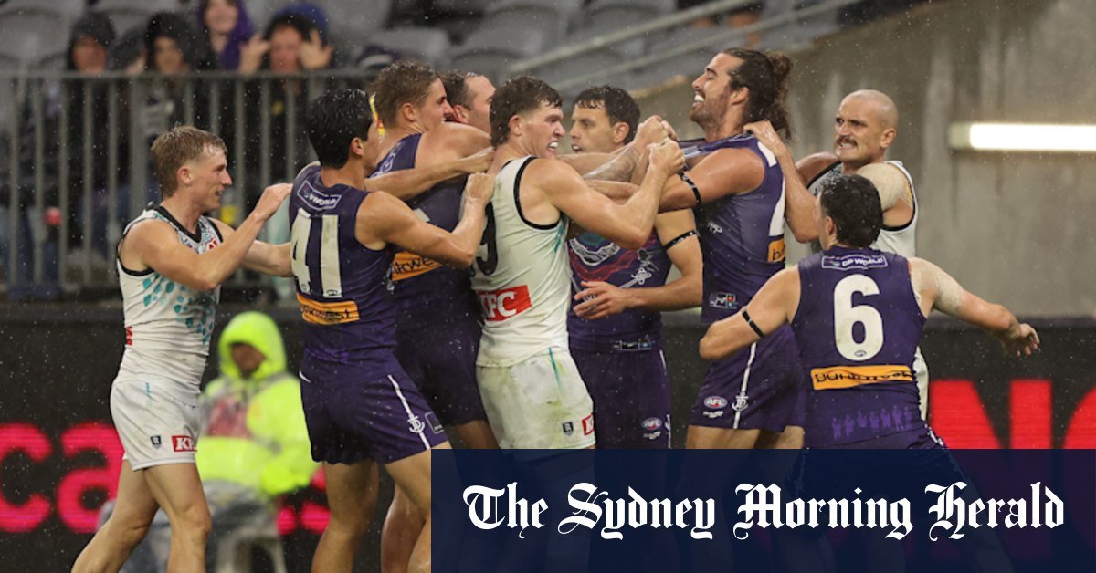 Freo Coach defend the captain caption after the crush dockers