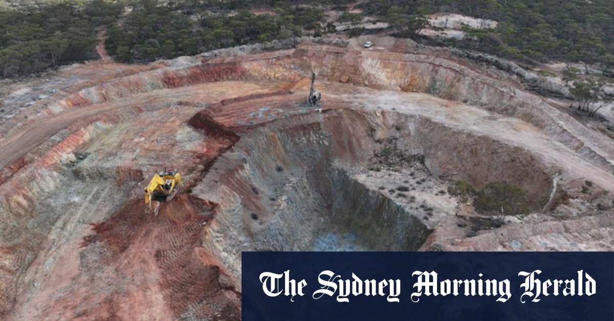 Lights auric on the first blast to wa mold gold mine
