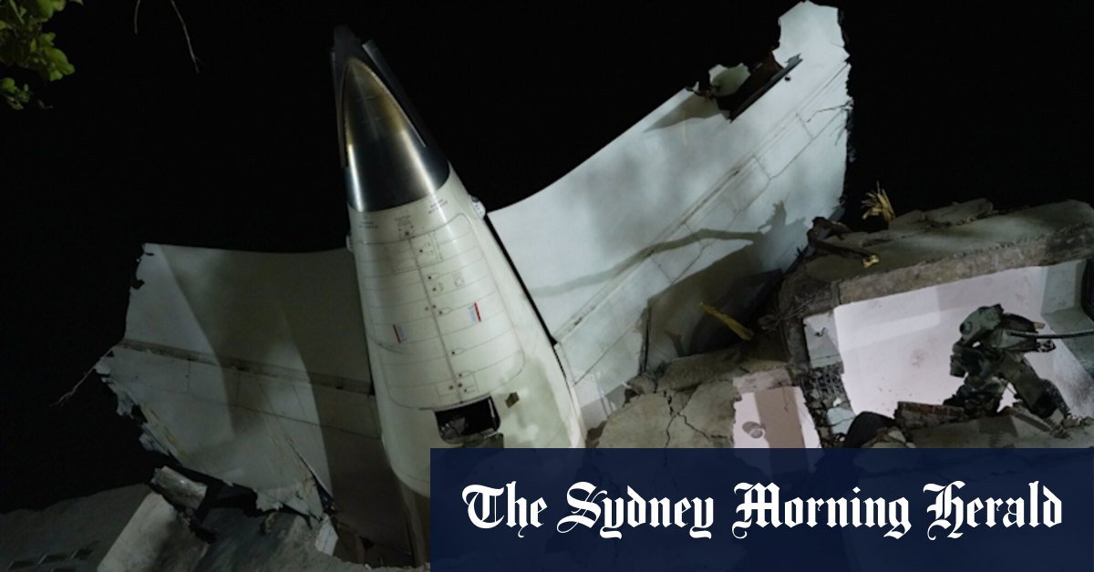 British sorting the flight 171 disaster killing more than 200 passengers and equipment