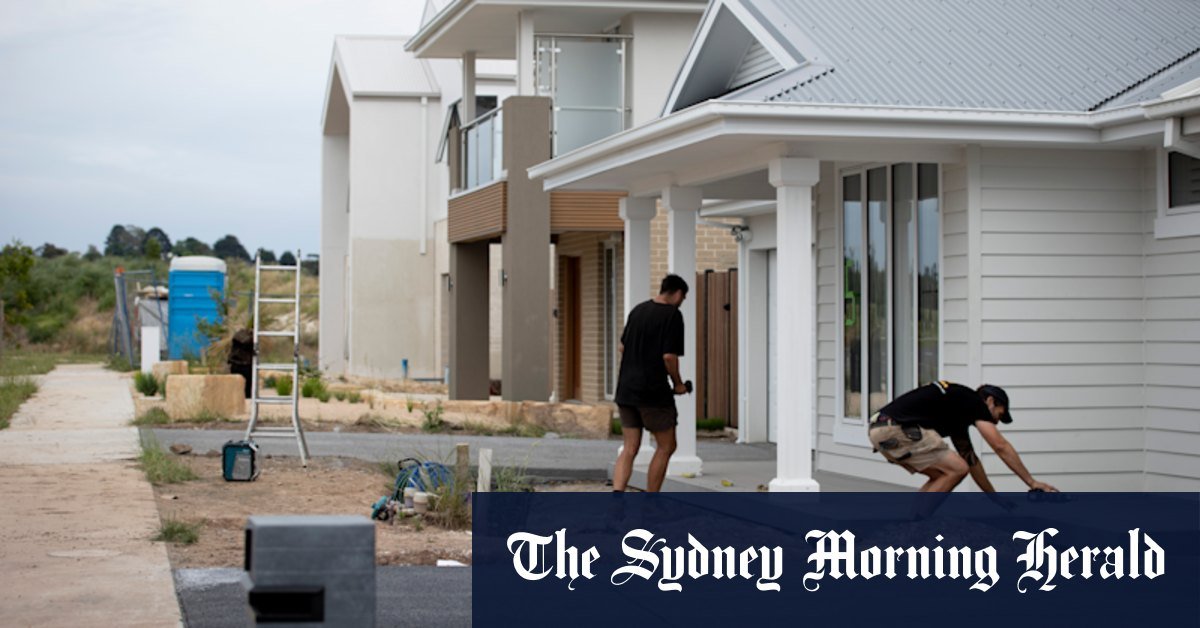 Australia now has 1 million public servants despite government's wings to cut the red ribbon