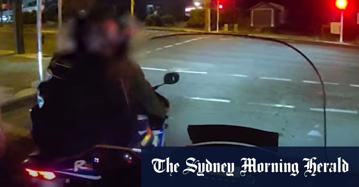 The Reirm Proof - and Failed - to escape the police on the motorcycle before citizen helps in arrest