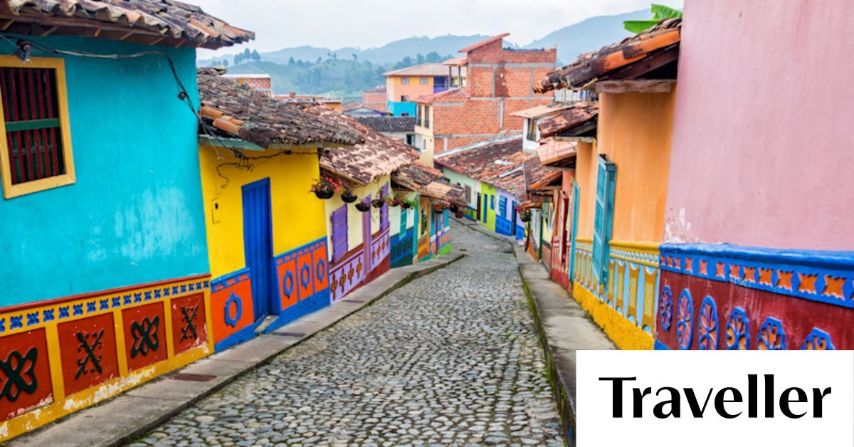 Which country shares the boundaries with Ecuador, Peru and Brazil?