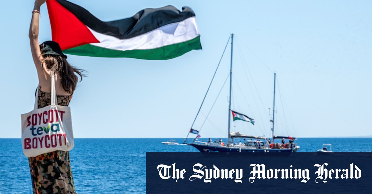 Israel military orders to stop the boat leading Thunberg