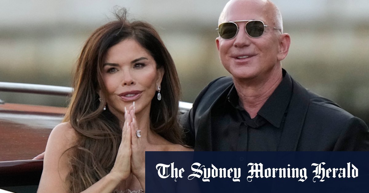 Jeff Bezos and Lauren Sancark Bezos End extravagance in Venice with pajamas
