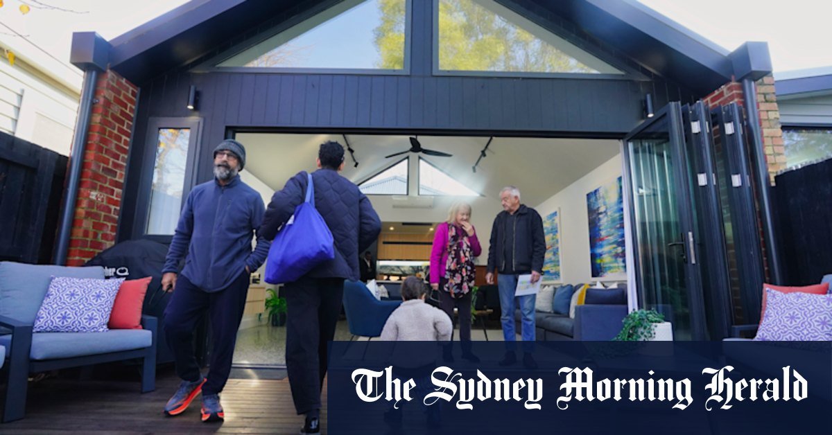 Interstate swock buyers to win the home of $ 1.8m Brunswick from locals