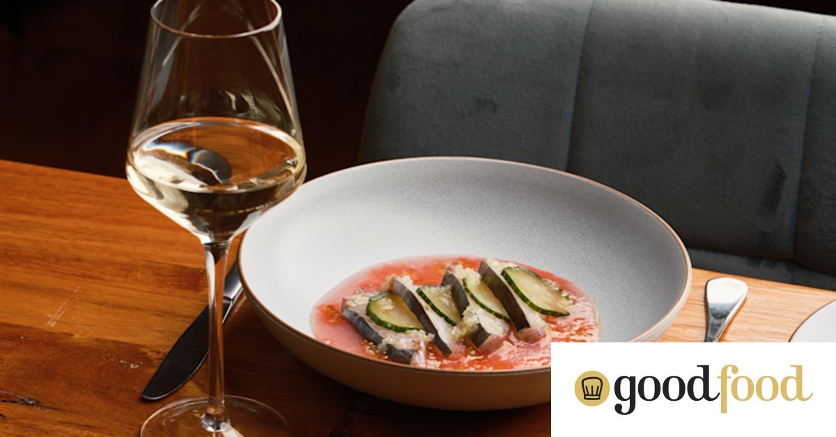 Run by an eldest CHEF's CHEF, the restaurant of the Swan's robe has all the manufacturers of the next mineral