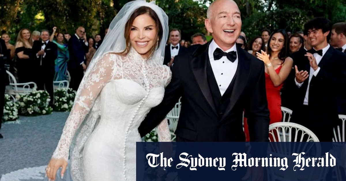Jeff bezos and lauren sancture blood on extravagant cue road