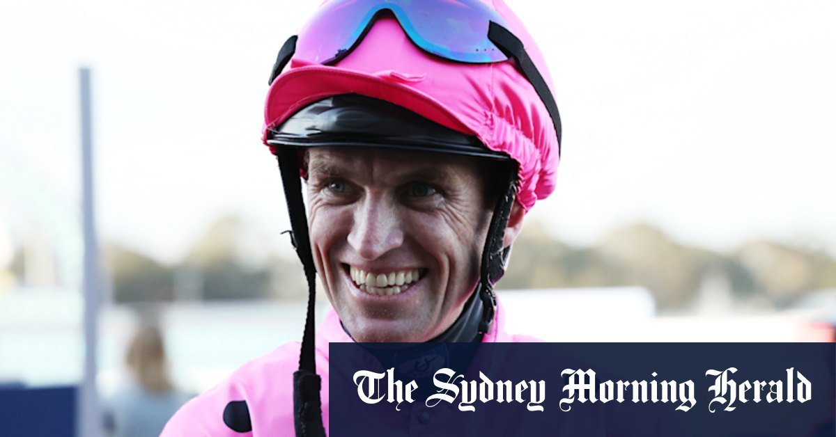 Josh Parulls pulls right on Elumaz to Cap Wining Treble in Rosehill