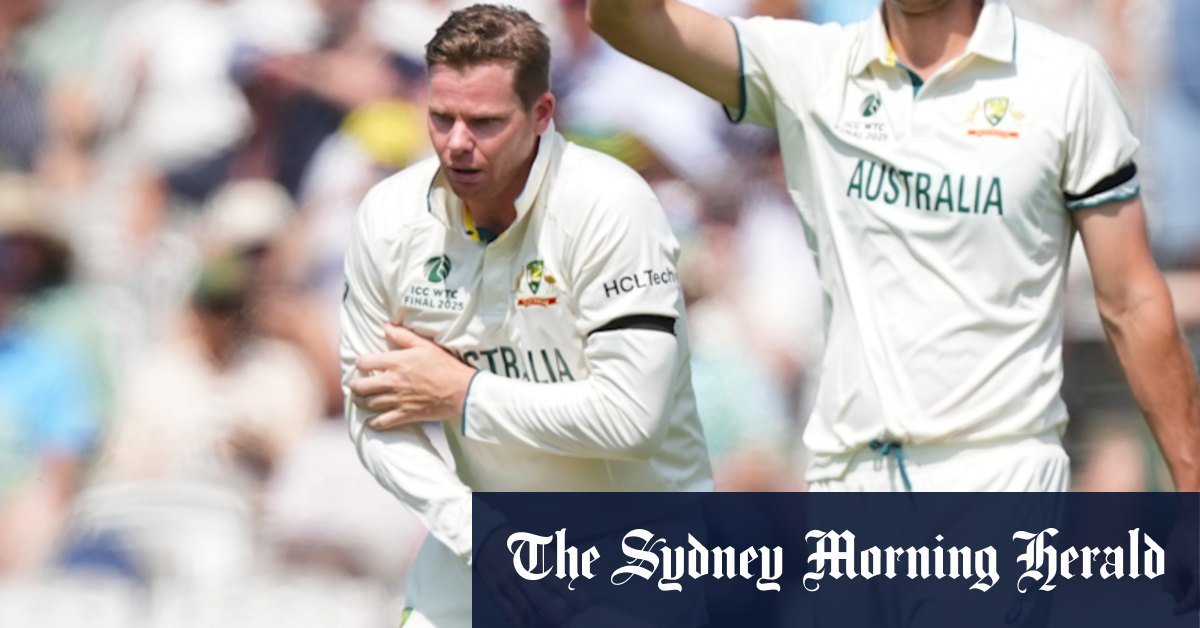 Steve Smith taken for the scans after finger left to the corner of sick