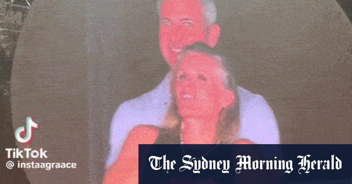 As the "Cuddplay Cuddle" has carried the Chaos to a marriage - and $ 1.5B of the assessed company astronomers