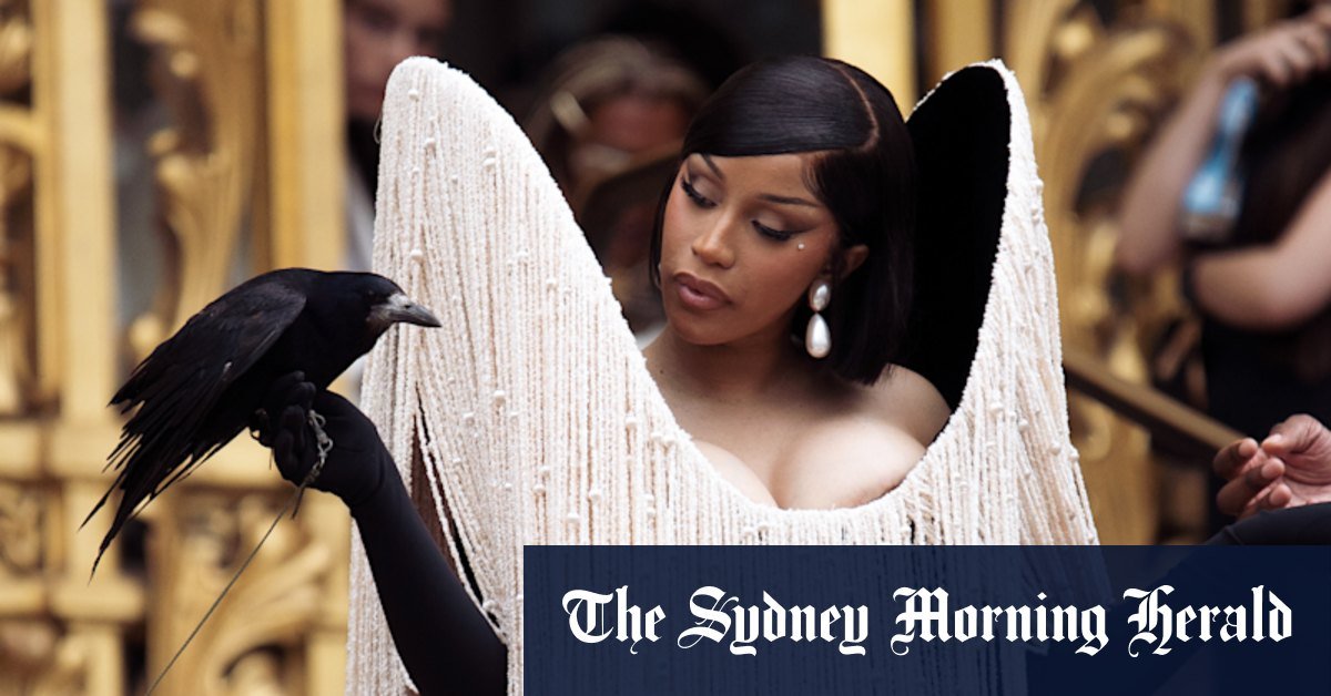 Cardi b, a crow and Americans who resumes for the fashion week of Paris
